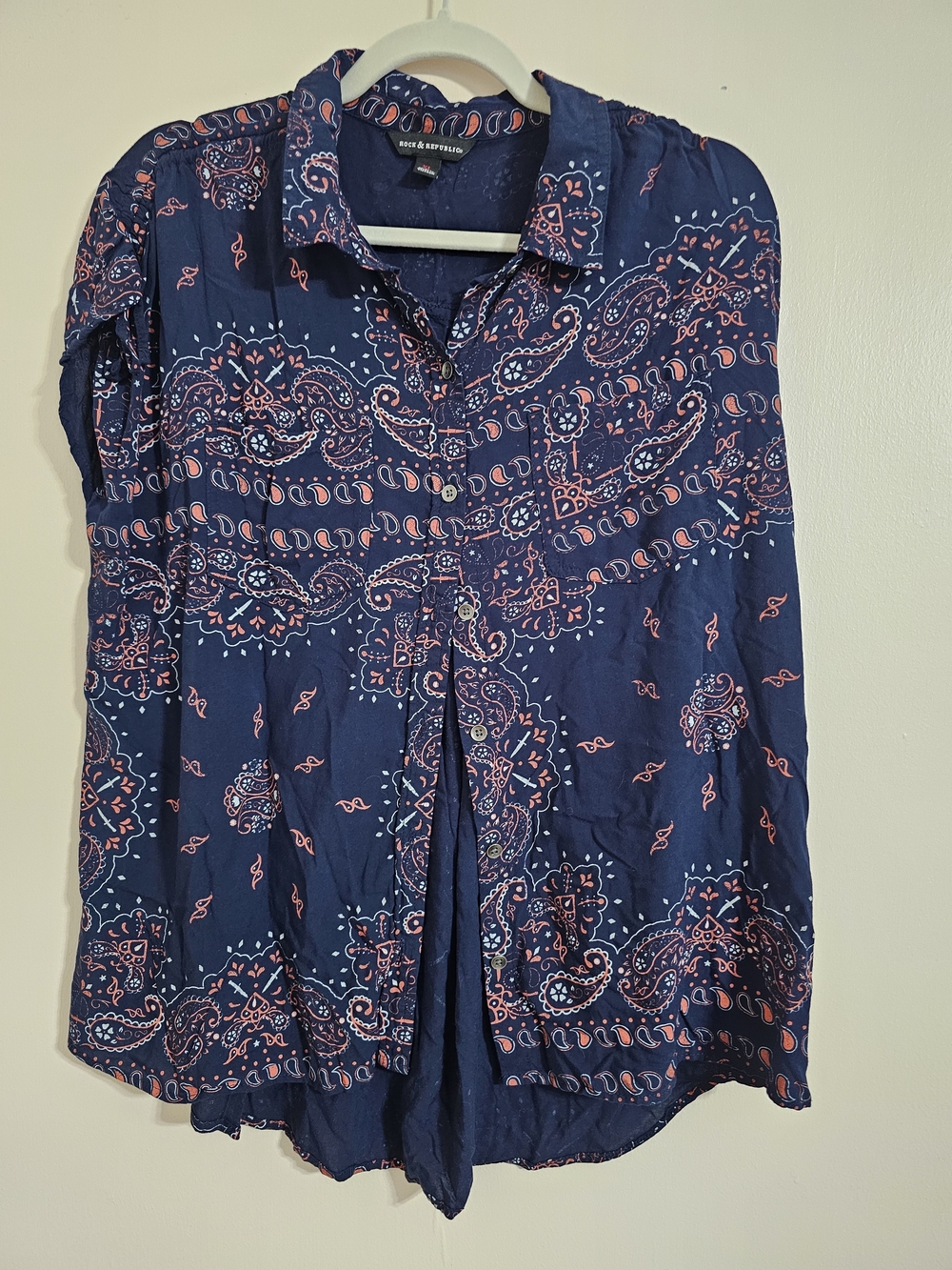 Rock & Republic XL Navy Paisley Button-Up Shirt Cap Sleeve
